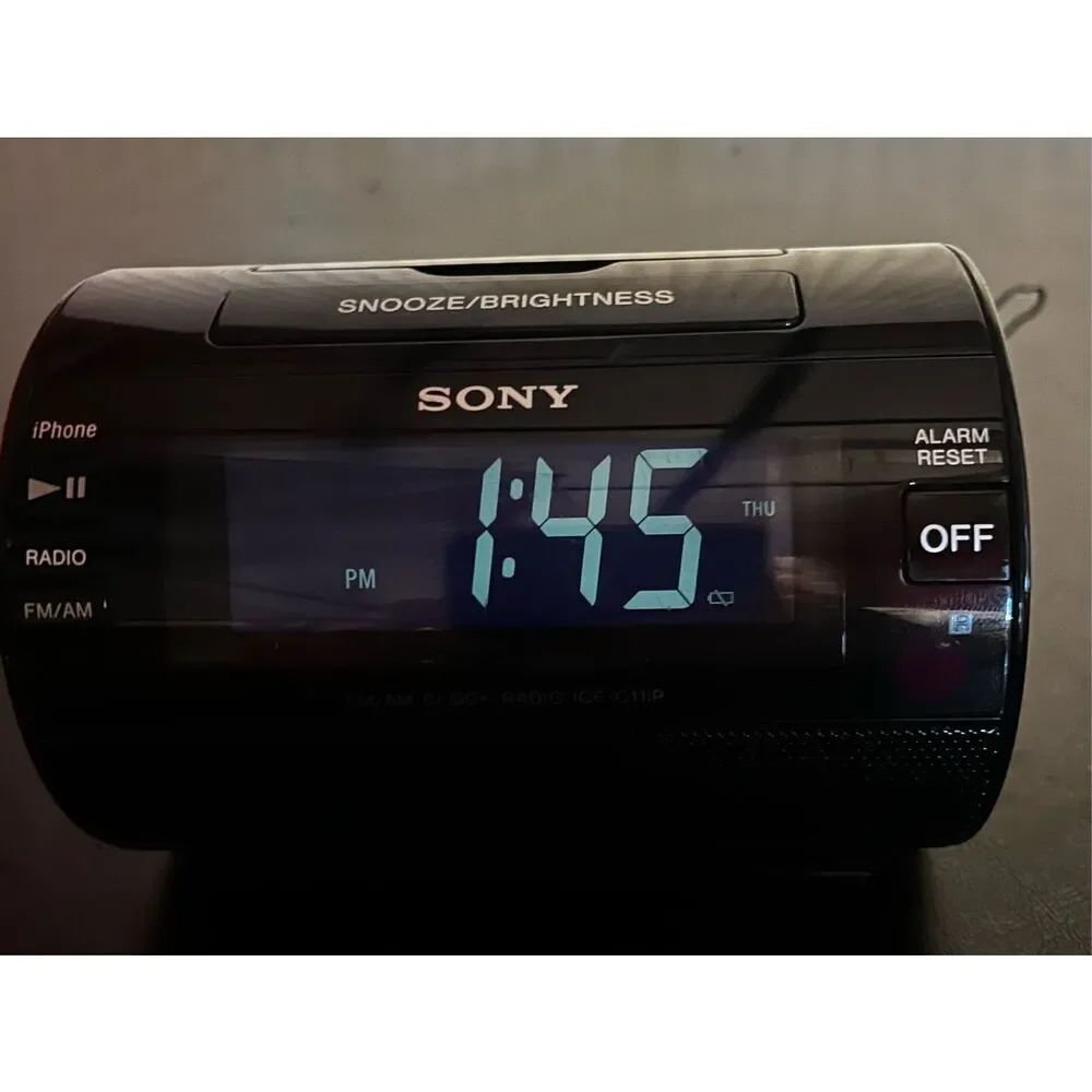 Sony Alarm Clock Speaker with Iphone Lighting dock, & Radio FM/AM